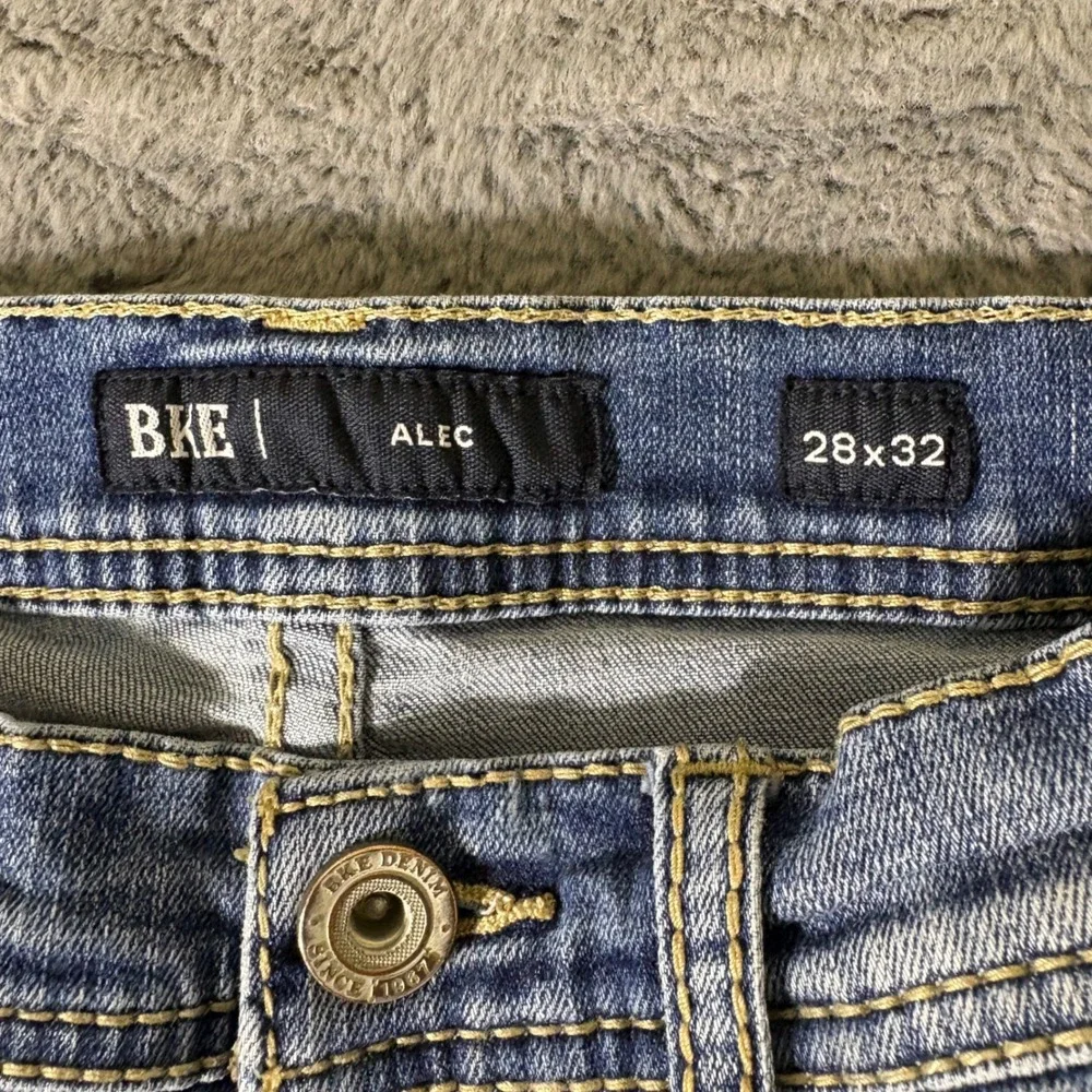 BKE Alec Slim Straight Jeans Mens 28x32 Medium Wash Blue Embroidered Denim AR817